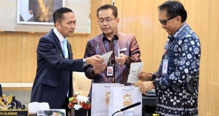 Wali Kota Palembang Ratu Dewa bertemu OJK