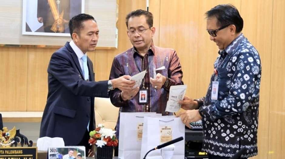 Wali Kota Palembang Ratu Dewa bertemu OJK